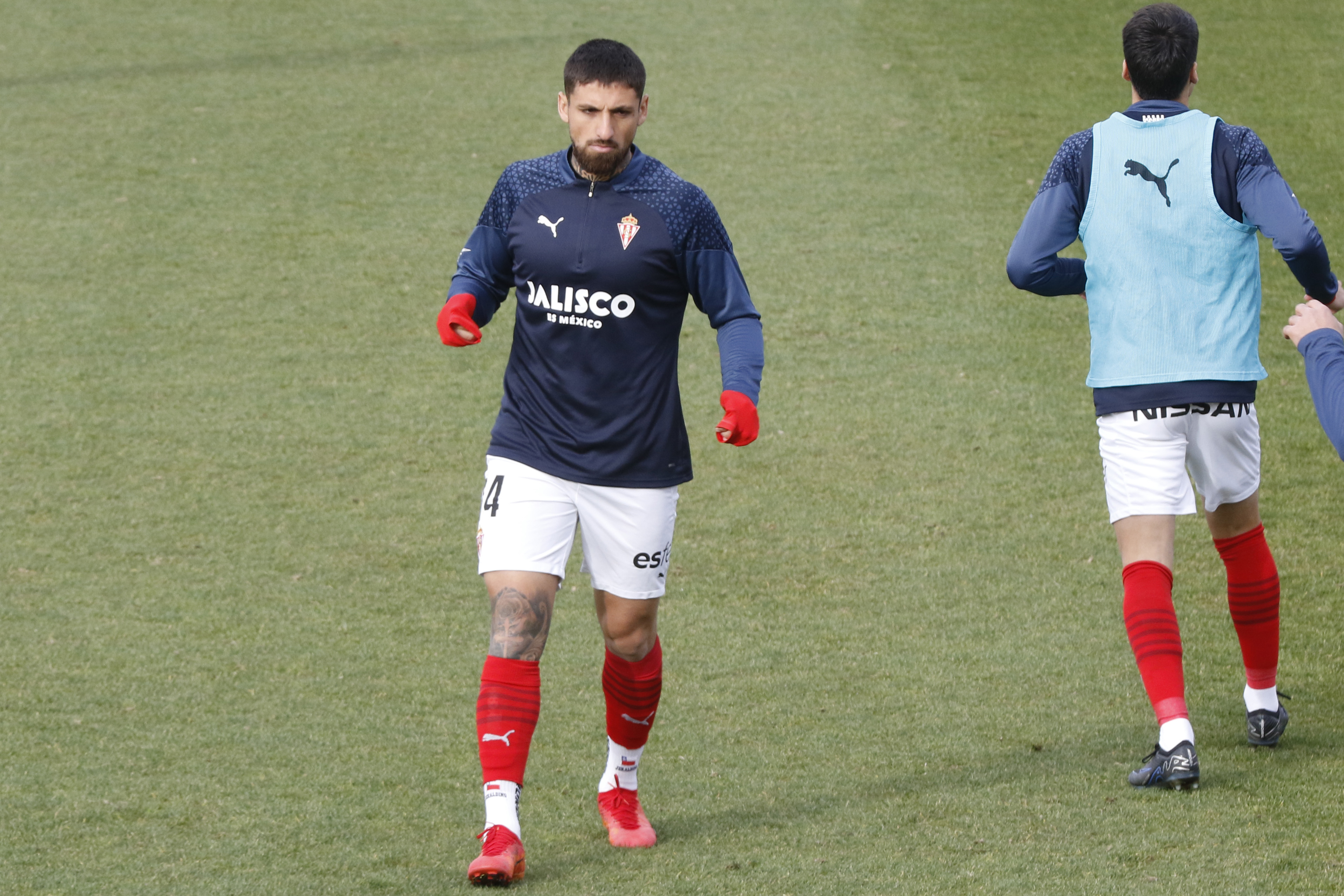 Ignacio Jeraldino busca su salida del Sporting Gijón para volver