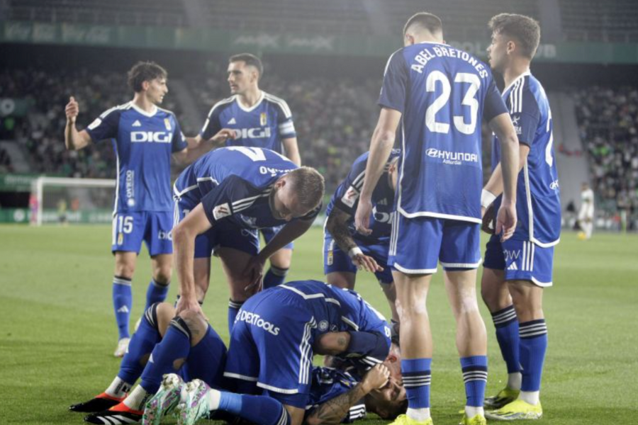 La crónica: El Oviedo más camaleónico triunfa en Elche y ya es de ‘play ...