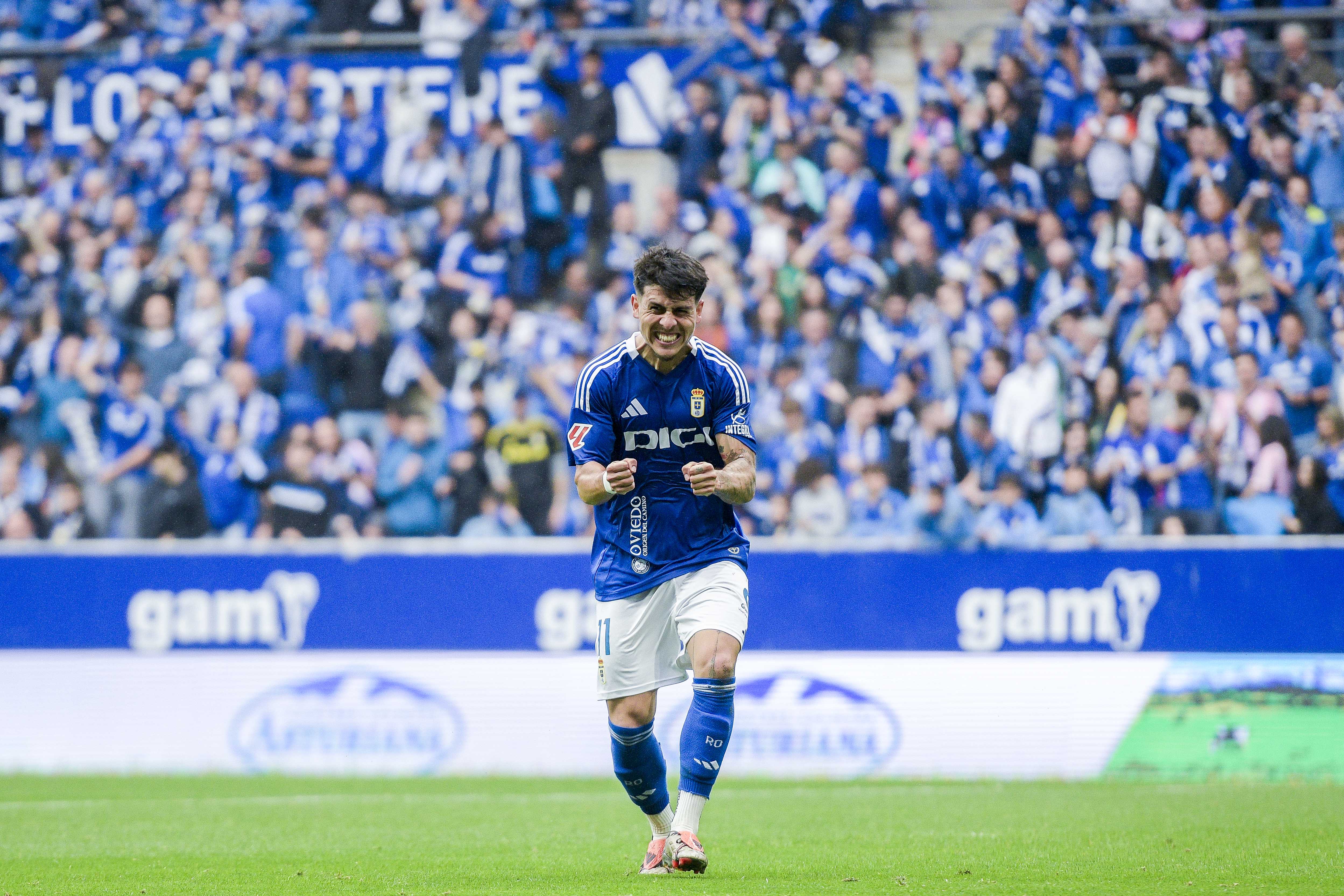 Santiago Colombatto celebra un gol en el Carlos Tartiere