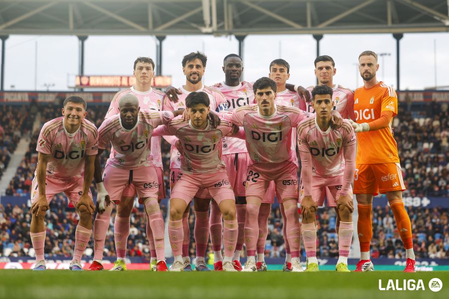 Once del Real Oviedo ante el Levante