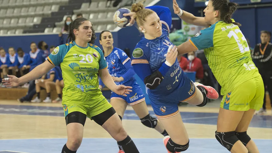 El Unicaja Banco Gijón pierde el pulso por el liderato 
