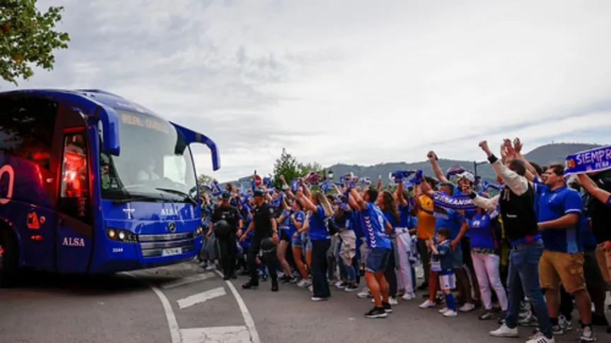 Último recibimiento al Real Oviedo en el Carlos Tartiere
