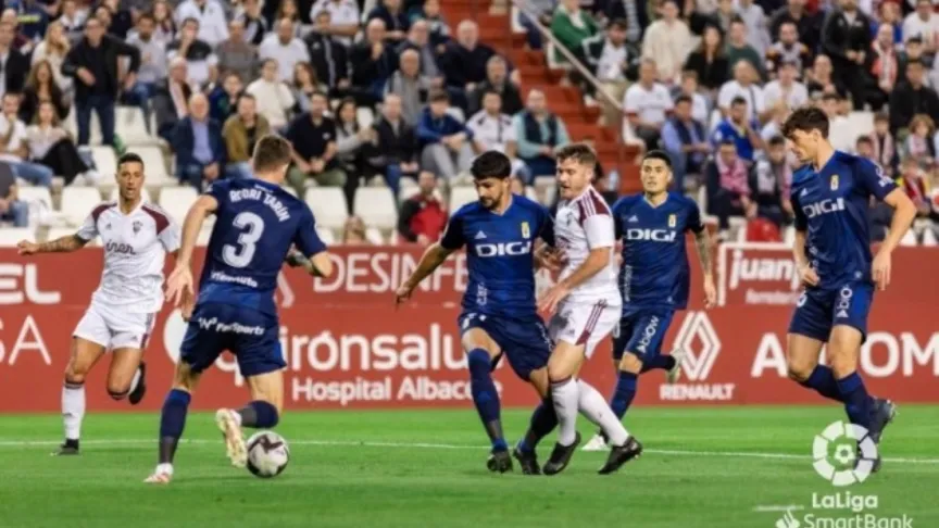 Los jugadores del Real Oviedo en el Carlos Belmonte