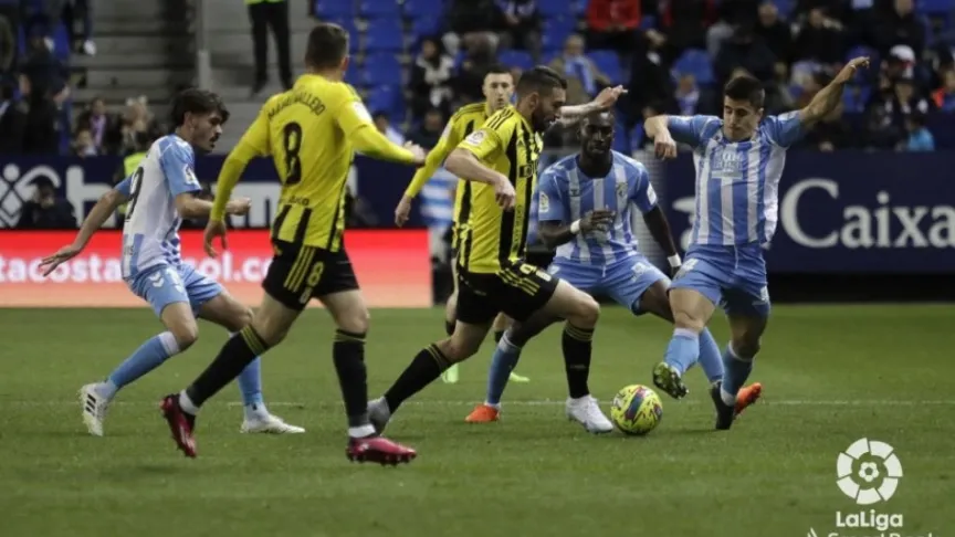 Borja Bastón con el balón.