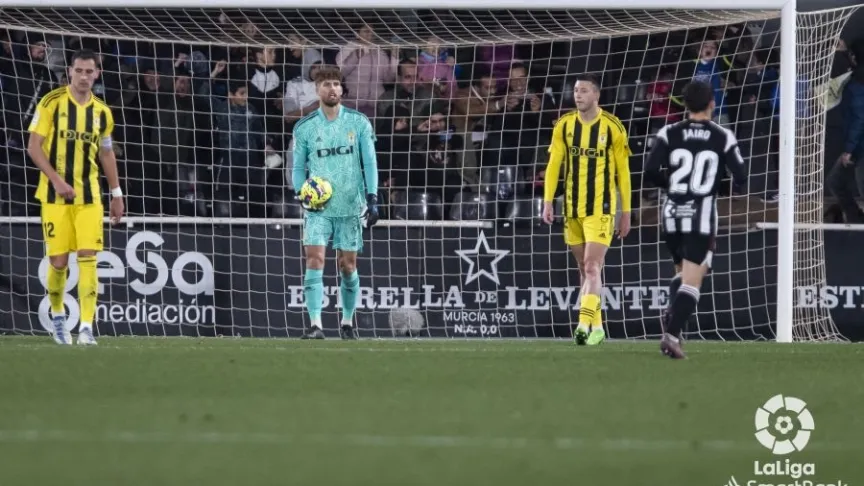El Real Oviedo, tras encajar un gol