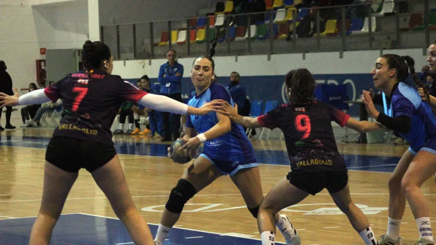 Un momento del partido entre el Lobas Global Atac Oviedo y el Valladolid
