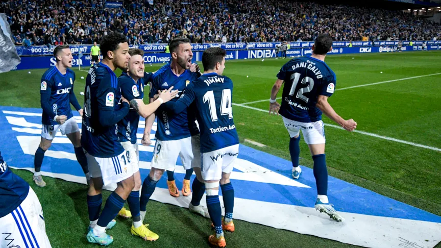 Bastón celebra el gol en el derbi asturiano