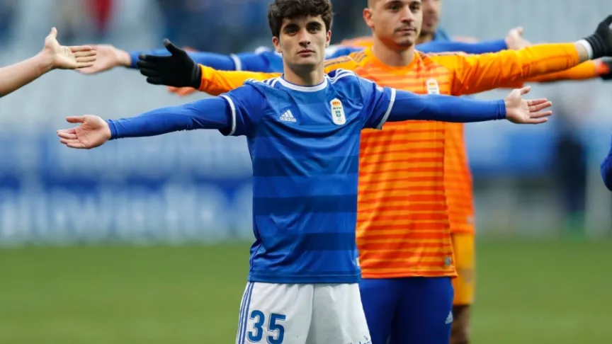 Jorge Mier celebra una victoria en el Carlos Tartiere