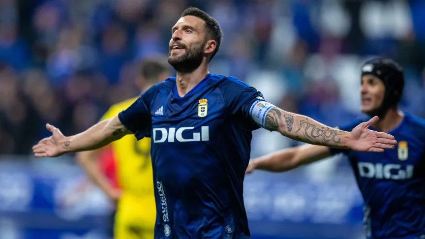 Borja Bastón celebra un gol.