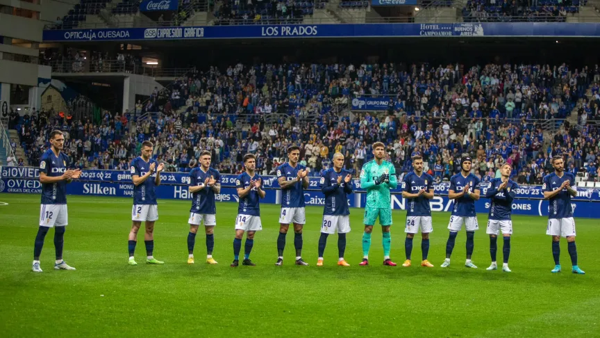 La grada lateral con buen aspecto antes del partido