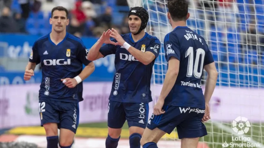 Luismi celebra el gol con el Real Oviedo
