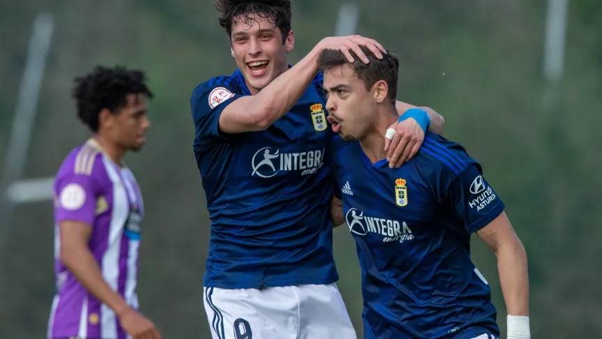 Masca celebra el primer gol del partido con Enol.